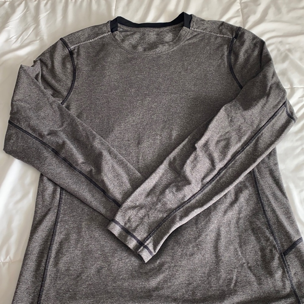 Men’s lululemon athletic shirt